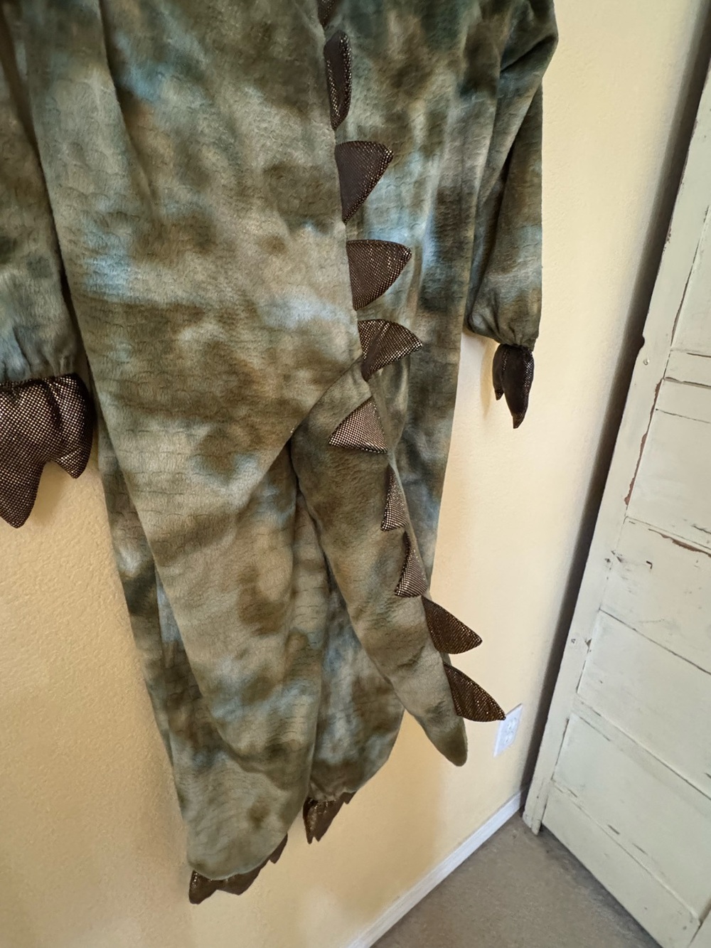 Princess Paradise T-Rex Dinosaur Costume Children's Size 6 - Picture 3 of 5